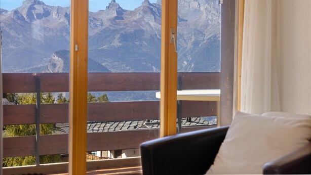 A room with a view of mountains through large windows. - Le Torrent 26 - 6 pers - au calme (Haute-Nendaz)