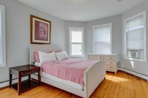 3 chambres, fer et planche à repasser, lit parapluie, Wi-Fi