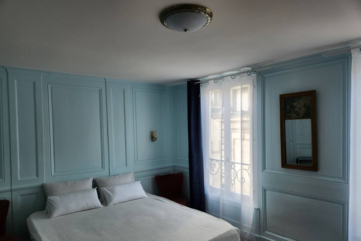 Chambre romantique double | Literie de qualité, lit avec matelas en mousse à mémoire