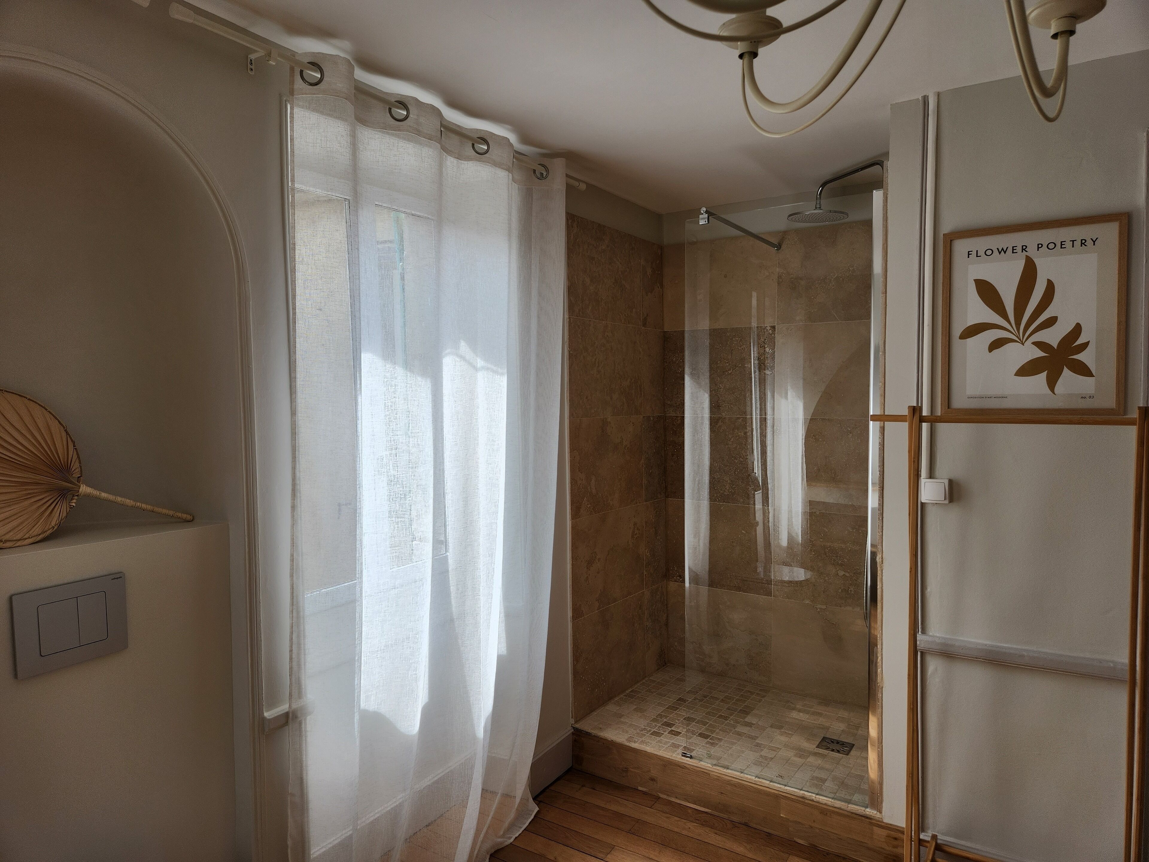 Deluxe Double Room | Bathroom | Hair dryer, towels, soap, toilet paper