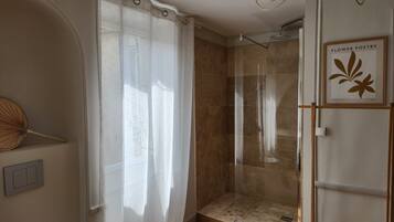 Deluxe Double Room | Bathroom | Hair dryer, towels, soap, toilet paper
