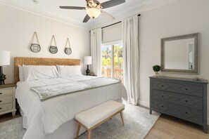 3 室のベッドルーム、WiFi (無料)、ベッドシーツ