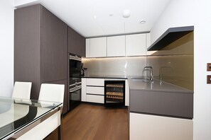 Microonde, forno, piano cottura, lavastoviglie
