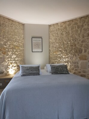 4 bedrooms, iron/ironing board, travel cot, free WiFi