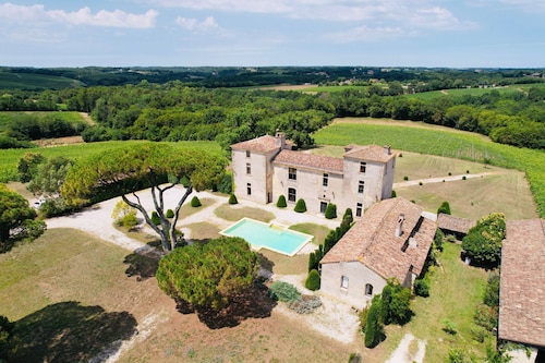 Château Haute-sage : Demeure Familiale D'exception Avec Piscine