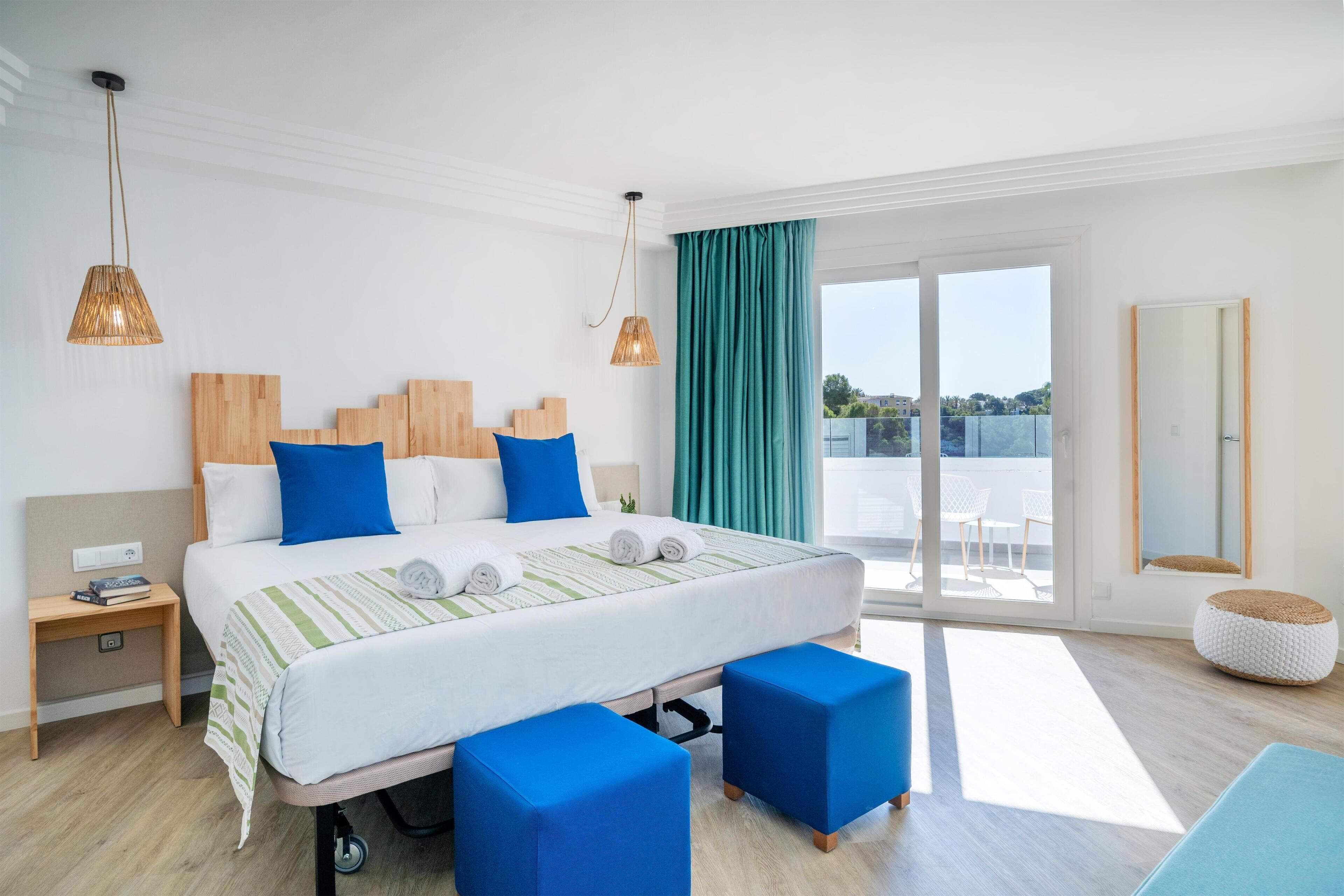 Junior Room | Desk, free WiFi, bed sheets