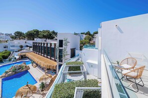 Habitación junior, vistas a la piscina | Vistas del balcón