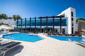 2 piscinas al aire libre