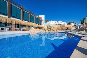 2 piscinas al aire libre