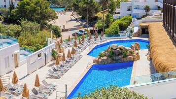 2 piscine all'aperto