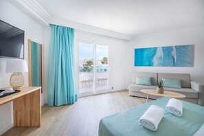 Escritorio, wifi gratis y ropa de cama 