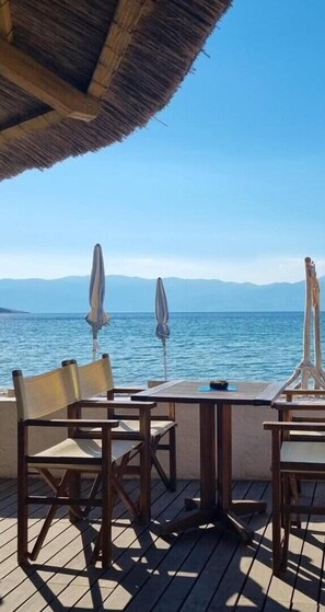 Outdoor dining - Modern apartment Oleandra, 5 only 250 meters from the sea (Baska)