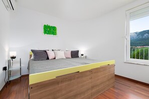 2 bedrooms, WiFi, bed sheets
