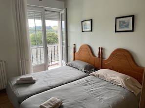 2 Schlafzimmer, Bügeleisen/Bügelbrett, Bettwäsche