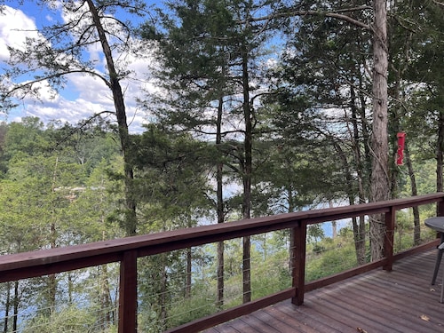 Cabin #12 All Decked Out, Peaceful and Tranquil