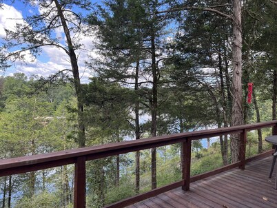 Cabin #12 All Decked Out, Peaceful and Tranquil