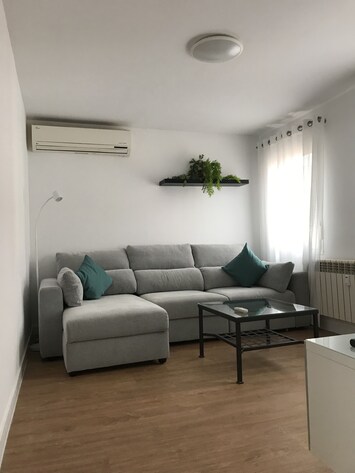 Sofa cama en el salĂłn