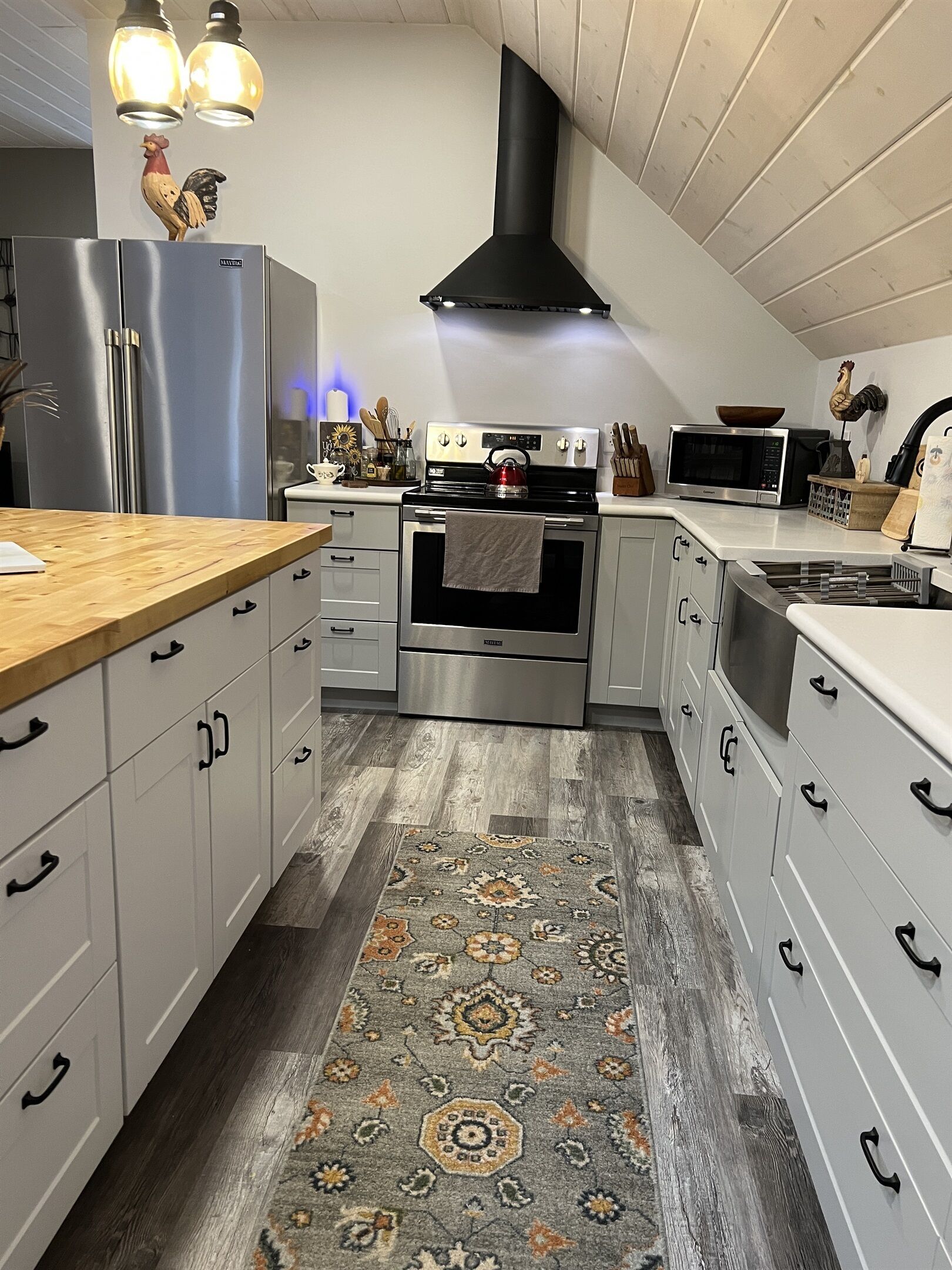 Réfrigérateur, four, plaque de cuisson, cafetière/bouilloire