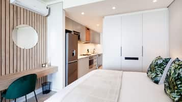1 habitación, tabla de planchar con plancha, internet y ropa de cama