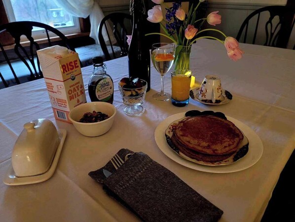 Free daily cooked-to-order breakfast