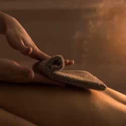 Aromaterapia y masajes con piedras calientes