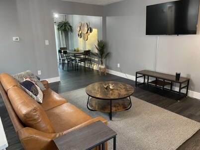 Lovely 3 Bedroom, Close to Everything!!