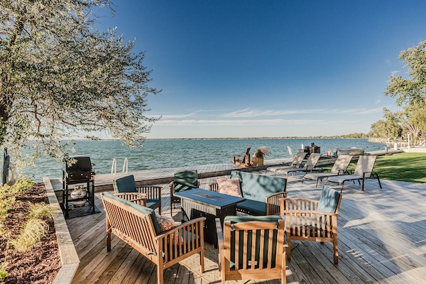 Gorgeous lake views of Anchor Bay