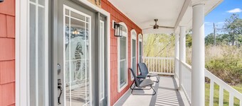 Carriage House on Chincoteague - Sleeps 12 and Pet Friendly!