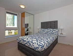 2 bedrooms, iron/ironing board, WiFi, bed sheets - Penthouse Kew (Brentford)