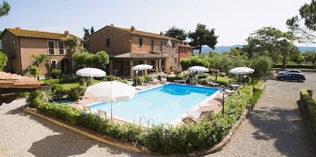 Seasonal outdoor pool, pool umbrellas, sun loungers