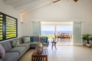 TV, offices - Seaside Rhapsody at Villa Kolibreeze (Rif St Marie)