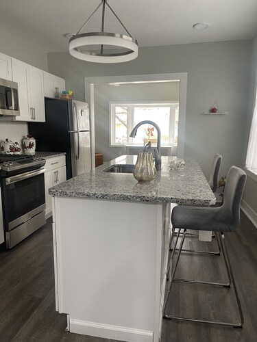 COZY SUITE DREAM HOME IN BLOOMFIELD 