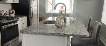 COZY SUITE DREAM HOME IN BLOOMFIELD 