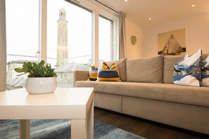 Living area - Two-Bedroom Apartment Kew Gardens/Chiswick (Brentford)
