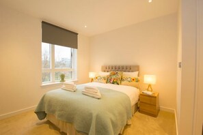 2 bedrooms, iron/ironing board, travel cot, WiFi - Two-Bedroom Apartment Kew Gardens/Chiswick (Brentford)