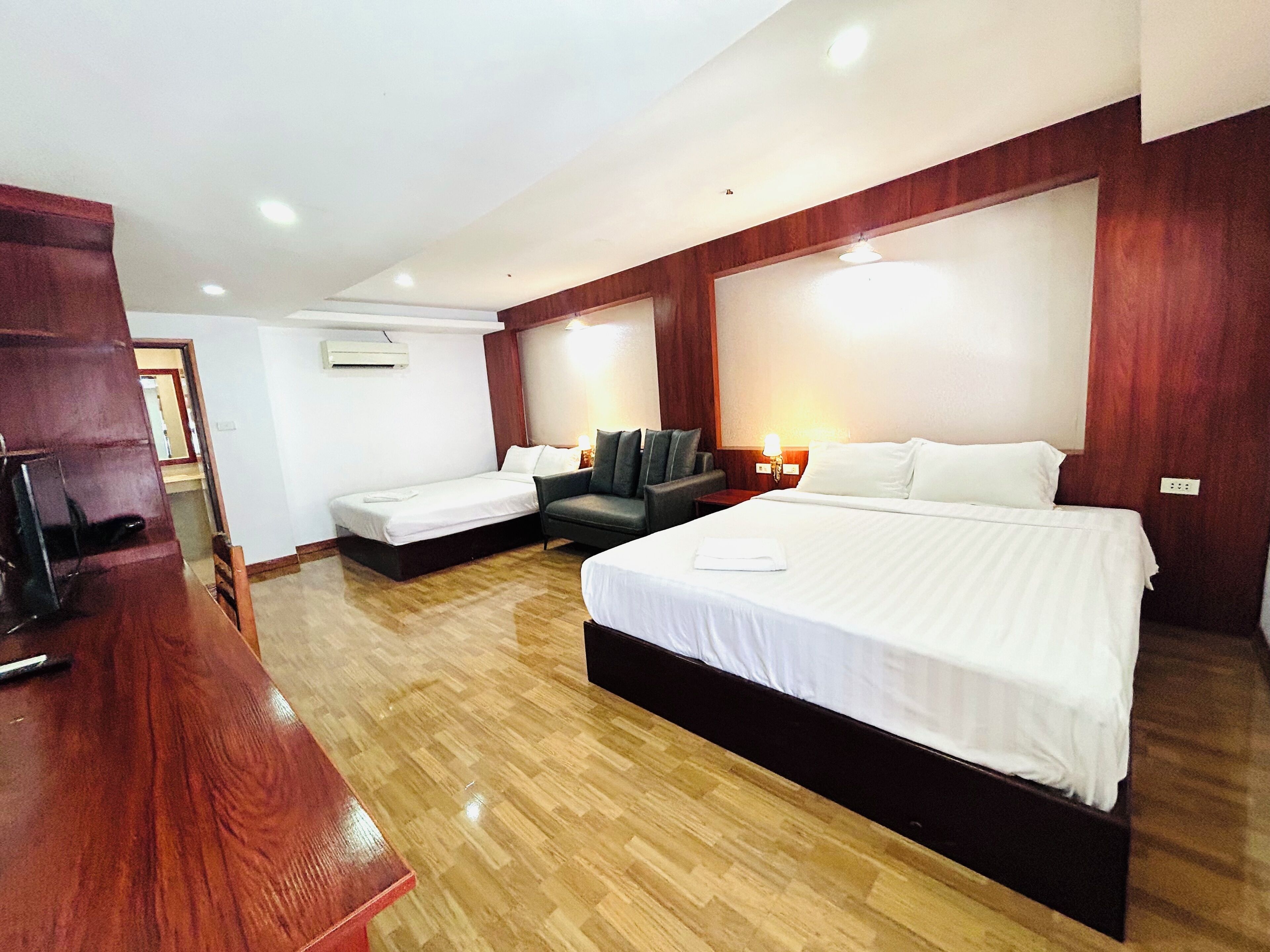 Camera Deluxe con 2 letti singoli | Una scrivania, Wi-Fi gratuito