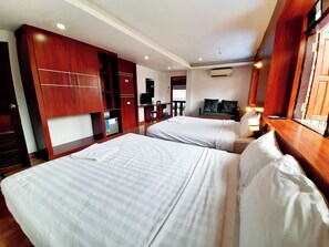 Deluxe Quadruple Room | Desk, free WiFi - Lacasa Vang Vieng Hotel (Vang Vieng)