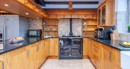 Pass the Keys | Farmhouse Barn - Rustic luxury for families -Leeds