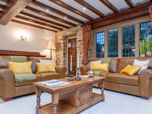 Interior - Farmhouse Barn - Rustic luxury for families -Leeds - Pass the Keys (Pudsey)