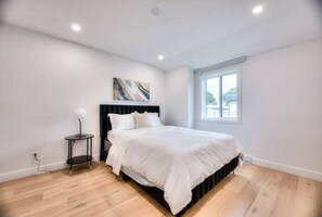 4 bedrooms, WiFi, bed sheets - Maison Parfaite à 10 Minutes du Centre-ville de Montréal (Longueuil)