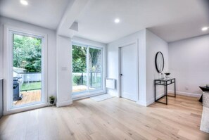 Interior - Maison Parfaite à 10 Minutes du Centre-ville de Montréal (Longueuil)