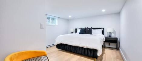 4 bedrooms, WiFi, bed sheets