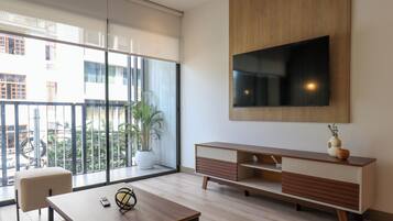 Apartment, 2 Bedrooms (301) | Living area | 40-inch Smart TV with cable channels