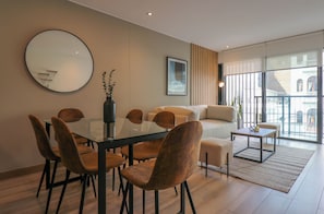 Apartment, 2 Bedrooms (301) | Dining room