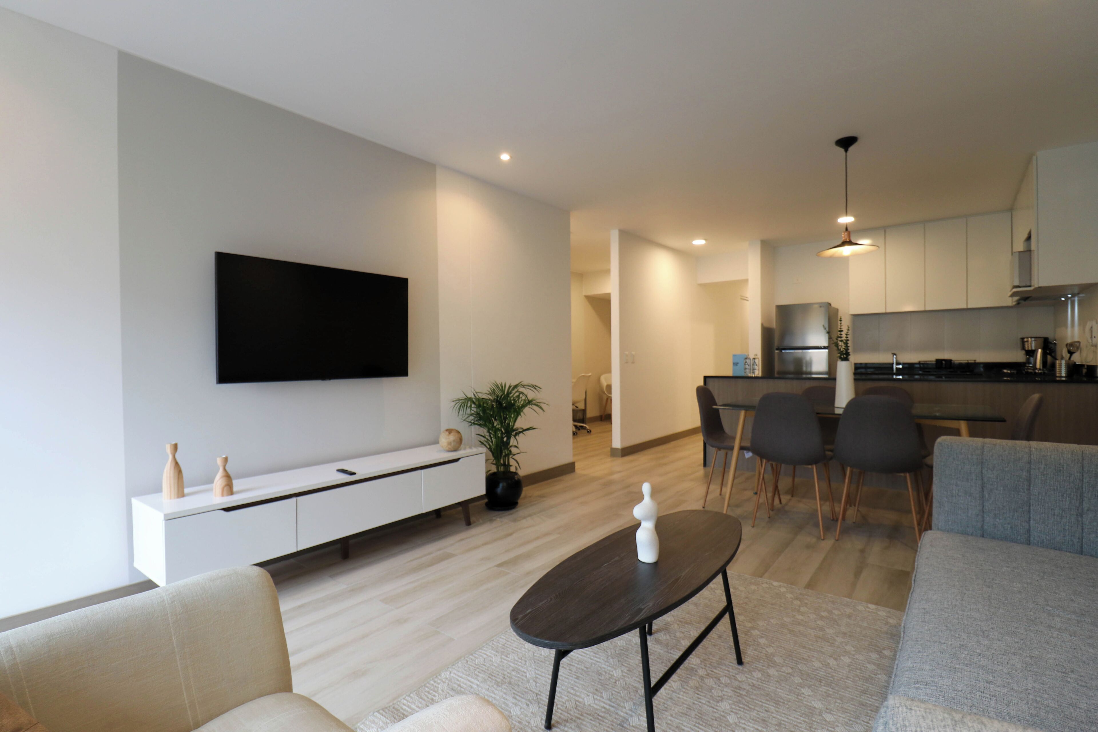 Apartment, 2 Bedrooms (901) | Living area | 40-inch Smart TV with cable channels
