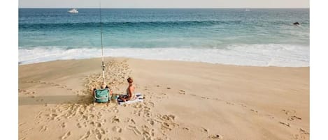 Beach nearby, sun loungers, beach towels