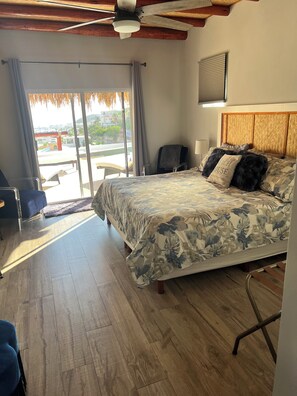 1 slaapkamer, een bureau, een strijkplank/strijkijzer, gratis wifi