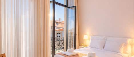 BF - 3F | In-room safe, soundproofing, iron/ironing board, free WiFi