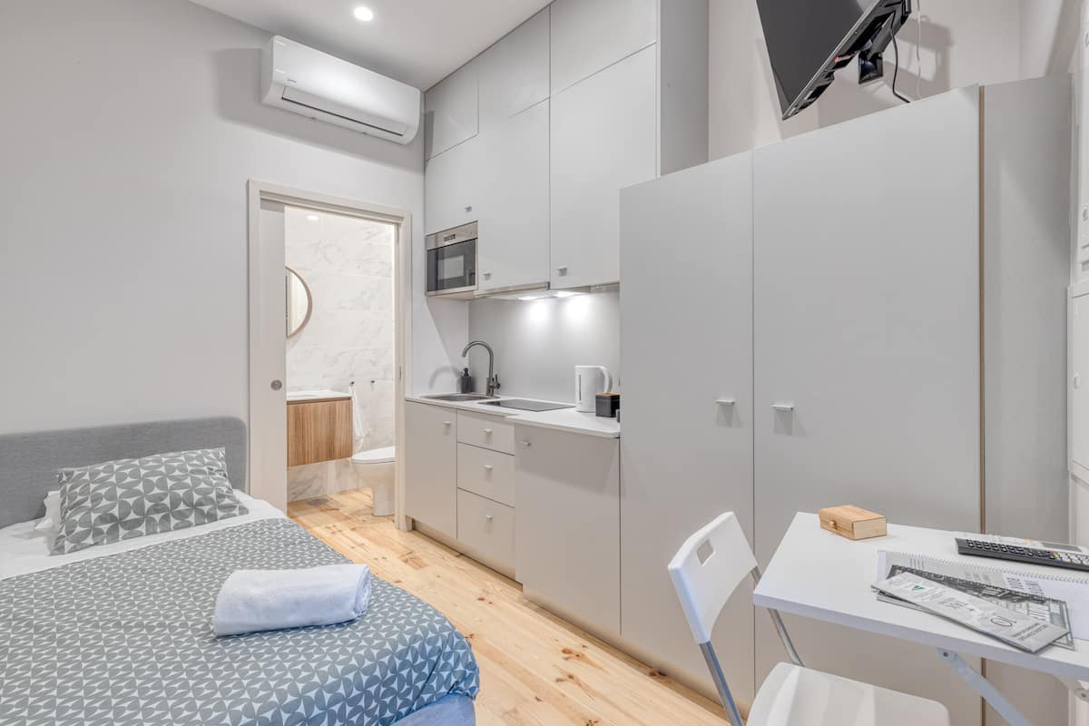 Studio Basic, 1 Tempat Tidur Twin, Bebas Asap Rokok, kamar mandi pribadi | Kedap suara, setrika/meja setrika, Wi-Fi gratis, dan seprai linen