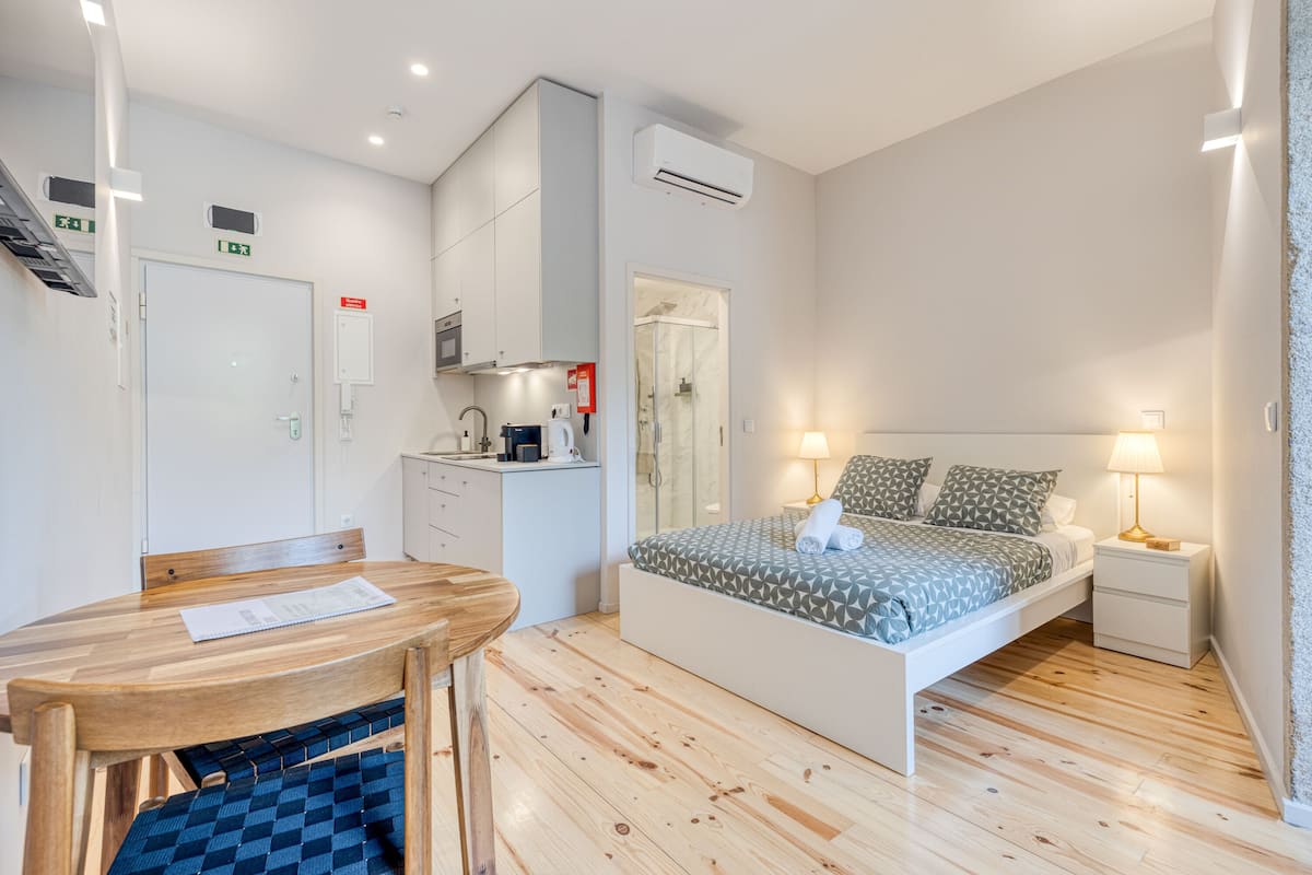 Studio Standar, Beberapa Tempat Tidur, Bebas Asap Rokok, kamar mandi pribadi | Kedap suara, setrika/meja setrika, Wi-Fi gratis, dan seprai linen